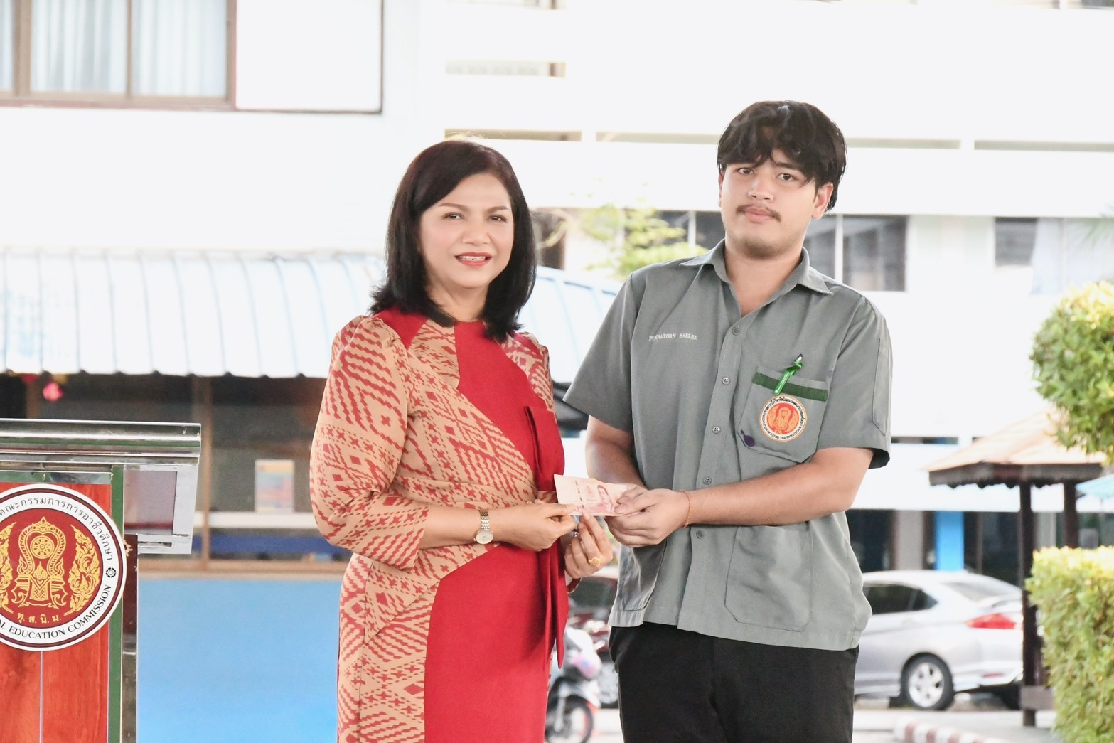 67 02 13 02 หน้าเสาธง
