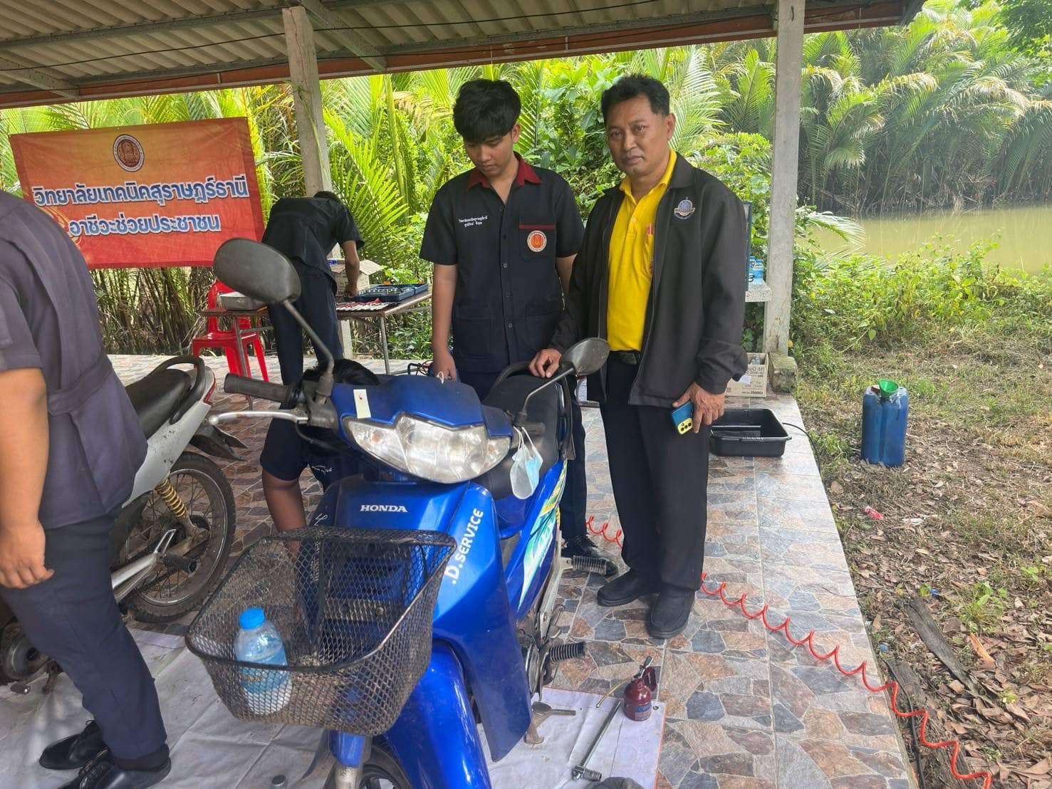 ข3