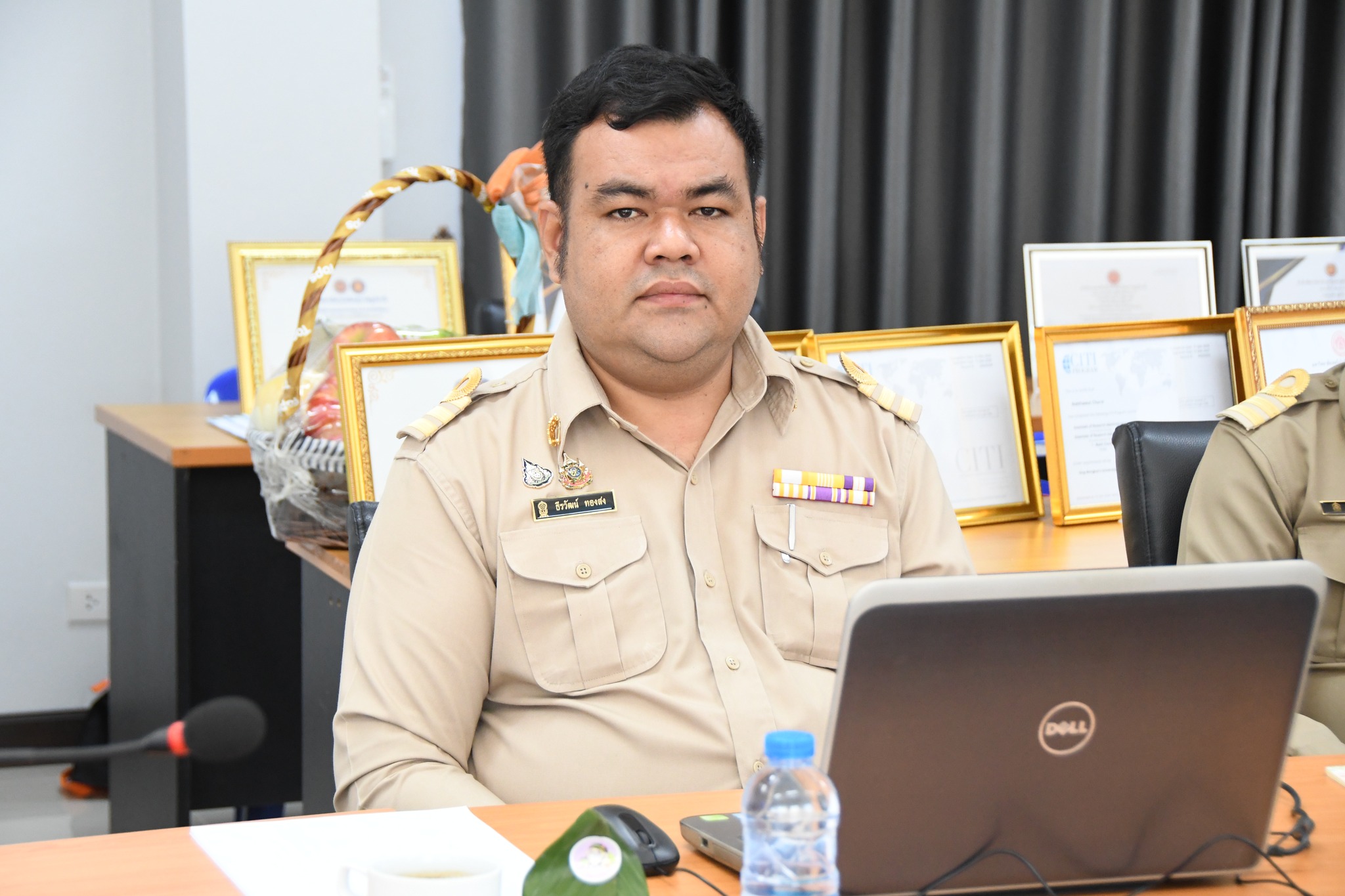 จ10