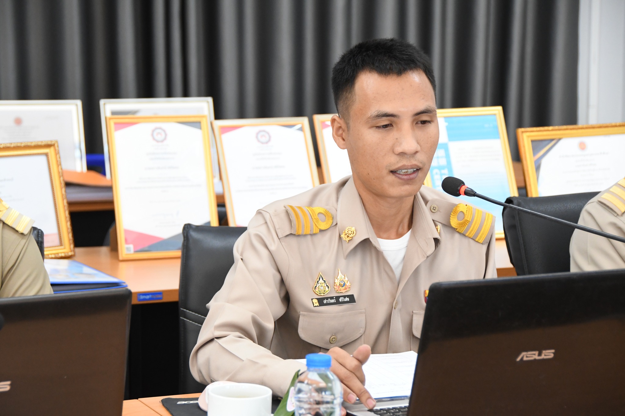 จ13